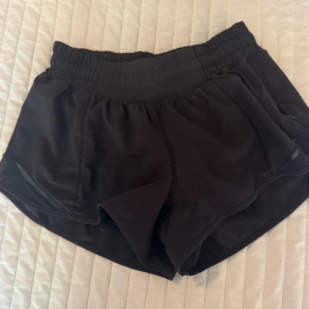 Lululemon Hotty Hot 2.5” Shorts